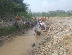 Pemerintah Setempat Belum Menurunkan Alat Berat, #Sangat dibutuhkan Pasca Banjir, "Kelompok Tani Sangkuriang Dan Babinsa Masih Memperbaiki Sodetan Air"