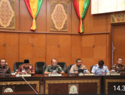 Kepala Seksi Ideologi, Politik, Keamanan dan Pertahanan Bidang Intelijen Kejaksaan Tinggi Riau Hadiri Rapat Paripurna DPRD Provinsi Riau