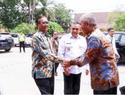 Bersama Plh. Gubernur Riau, Pj Bupati Kampar Jamu Makan Siang Menko Polhukam Mahfud MD