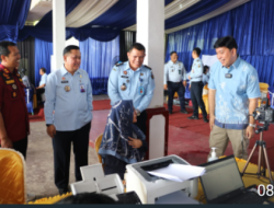 *ANTUSIAS KARYAWAN DAN KELUARGA PT. RAPP PELALAWAN NIKMATI LAYANAN EAZY PASSPORT, TURUT DITINJAU STAFSUS MENKUMHAM FAJAR LASE*