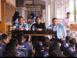 *PASTIKAN BERSIH DARI NARKOBA, TIM MEDIS RUTAN PEKANBARU LAKUKAN TES URINE TERHADAP WARGA BINAAN*