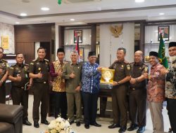 KEPALA KEJAKSAAN TINGGI RIAU TERIMA KUNJUNGAN KERJA DAN SEKALIGUS SILATURAHMI KETUA KOMISI I DPRD PROVINSI RIAU