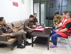 PENYERAHAN TERSANGKA DAN BARANG BUKTI (TAHAP II) PERKARA TINDAK PIDANA KORUPSI PENYIMPANGAN DALAM PEKERJAAN PENGADAAN APLIKASI SMART TRANSPORTATION SC PADA PT. SCC TAHUN 2017