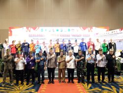 Delapan belas Partai Politik (Parpol) peserta Pemilu 2024 beserta ratusan anggotanya mengikuti Deklarasi Pemilu Damai di komplek mall SKA Coex,