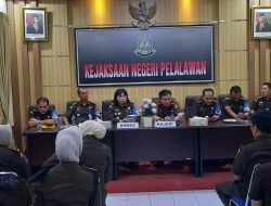 ASWAS KEJATI RIAU MELAKUKAN INSPEKSI PEMANTAUAN DI KEJAKSAAN NEGERI PELALAWAN