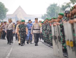**SISPAMKOTA POLDA RIAU DI JALAN GAJAH MADA PEKANBARU MENYERTAI SAMBUTAN KAPOLDA RIAU**