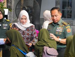 Tanda Rasa Syukur, Panglima TNI Beri Santunan Anak Yatim  