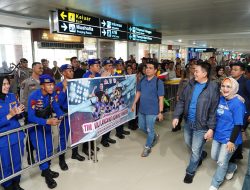 PJU dan Istri Serta Ratusan Personel Polda Riau Sambut Kedatangan Tim Volly Polda Riau Dengan Penuh Suka Cita