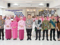 Kapolda Riau Hadiri penyerahan Hibah 1 unit Mobil Hiace dari BRI Peduli kepada Yayasan Bhayangkari