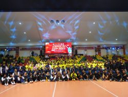 Wakapolda Riau Brigjen Kasihan Rahmadi secara resmi menutup turnamen Bola Volly Kapolri Cup 2024 Zona I
