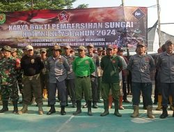 Gotong Royong Bersihkan Sungai: Rangkaian HUT TNI ke-79 di Desa Ciomas Rahayu 