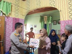 Peduli, Sat Binmas Polres Kampar Bantu Keluarga Korban Kecelakaan 