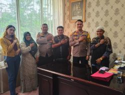 Terima Audiensi Ormas DPC Pekat IB kec Rumbai barat, cooling system Kapolsek Rumbai pesan Jaga Kamtibmas Kondusif.