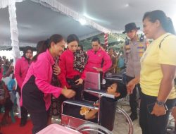 Bantuan Bhayangkari untuk Masyarakat Rote Ndao: Ny. Juliati Sigit Prabowo Berbagi Kebaikan,’ Ribuan Paket Bansos Bagi Masyarakat dan Anak Sekolah