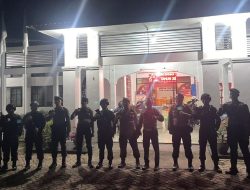Sat Samapta Polres Kuansing dan BKO Brimob Lakukan Pengecekan Personel Pengamanan di Kantor KPU Kuansing Dalam Rangka OMP LK 2024