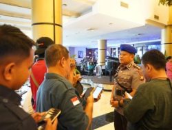 DIRLANTAS POLDA RIAU HIMBAU SELURUH MASYARAKAT YANG HENDAK KE SUMBAR PENGGUNA JALAN GUNAKAN JL. ALTERNATIF