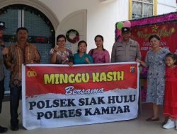 “Polisi Peduli”, Polsek Siak Hulu Gelar Minggu Kasih di Gereja Pasir Putih, Jalin Silaturahmi dan Jaga Keamanan Bersama