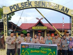 Polsek Senapelan Berbagi Takjil untuk Masyarakat dalam Rangka Ops Tertib Ramadhan Lancang Kuning 2025