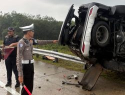 *Fortuner Tergelincir di Tol Bangkinang, Satu Luka Berat dan Dua Luka Ringan*