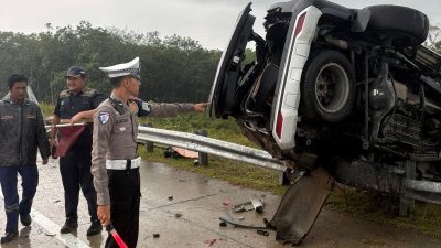 *Fortuner Tergelincir di Tol Bangkinang, Satu Luka Berat dan Dua Luka Ringan*