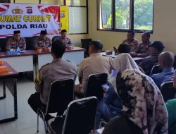Polda Riau dan Polresta Pekanbaru Gelar Jumat Curhat di Mapolsek Payung Sekaki
