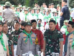 *Kapolda riau bersama Polresta Pekanbaru lakukan Penanaman 21.000 Pohon & Tebar 21.000 Bibit Ikan di Danau Buatan Rumbai*