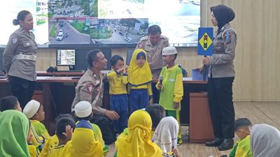 *Polda Riau Gelar “Polisi Sahabat Anak & Green Policing” Dukung Operasi Zebra Lancang Kuning 2025 di Taman Lalu Lintas Rumbai*
