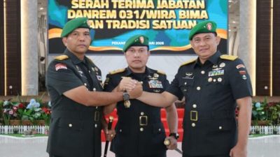 Pangdam XIX/Tuanku Tambusai Mayjen TNI Agus Hadi Waluyo Pimpim Sertijab Danrem 031/Wira Bima