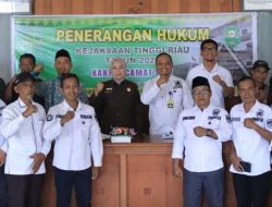 BERIKAN EDUKASI DAN PEMAHAMAN MENGENAI TANGGUNG JAWAB KEPALA DESA/LURAH TERHADAP PEMETAAN TANAH DAN PENYELESAIAN SENGKETA TANAH, KEJATI RIAU GELAR KEGIATAN PENKUM DI KECAMATAN SIAK