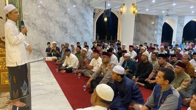 Polres Kampar dan Ustadz Abdul Somad Berbagi Berkah Ramadhan: Imbau Masyarakat Jaga Kekhusyukan Ibadah!