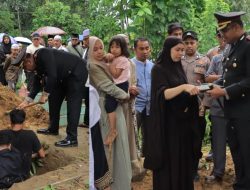 Kapolres Kampar Pimpin Upacara Pemakaman AIPTU Apendra, Sang Banit Reskrim yang Berdedikasi
