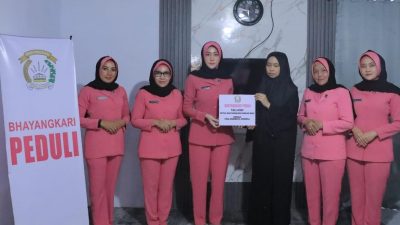 Sentuhan Hangat Bhayangkari untuk Keluarga Alm. Aiptu Apendra: Kunjungan dan Pemberian Tali Asih di Rumah Duka