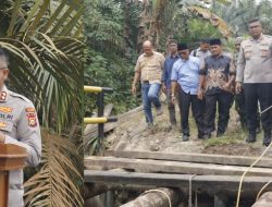 Sebelum Renovasi Jembatan Merah Putih, Kapolres Kampar Hadiri Doa Bersama di Desa Pulau Jambu