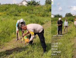 *Polresta Pekanbaru Dukung Ketahanan Pangan Nasional, Bhabinkamtibmas Polsek Binawidya Monitoring Lahan Jagung Warga*