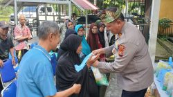 “JUMAT BAROKAH BERBAGI REJEKI – POLSEK KAMPAR SERAHKAN SEMBAKO KE DESA PULAU TINGGI”
