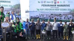 Hari Lingkungan Hidup dengan Tanam Mangrove di Dumai, Kapolda Riau: Satu Pohon Jadi Benteng Oksigen