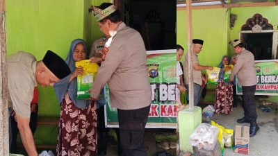 Jumat Barokah Polsek Kampar, Kapolsek Langsung Serahkan Bantuan ke Korban Kebakaran Desa Penyasawan