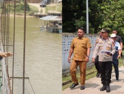 Jalan Kaki Melintasi Jembatan Gantung, Kapolres Kampar Cek Kesiapan Lokasi Ekspedisi Merah Putih Presisi