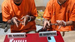 Satresnarkoba Polres Kampar Tangkap Pengedar dan Kurir Sabu-sabu di Desa Kuok