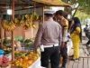 Polresta Pekanbaru Pastikan Ketersediaan dan Harga Sembako Aman, Polsek Lima Puluh Turun Langsung ke Pasar