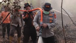 Kapolres Kampar Pimpin Langsung Operasi Pemadaman Karhutla di Rimbo Panjang: 70 Personel Gabungan Berhasil Padamkan Api di Lahan Gambut 1 Hektar