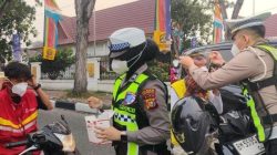 Peduli Dampak Kabut Asap, Polresta Pekanbaru Bagikan 1.300 Masker