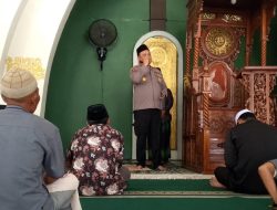 Usai Sholat Jumat, Kapolsek Perhentian Raja Ingatkan Jemaah: Jauhi Bakar Lahan, Itu Bisa Dipidana