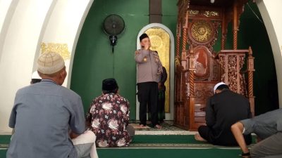 Usai Sholat Jumat, Kapolsek Perhentian Raja Ingatkan Jemaah: Jauhi Bakar Lahan, Itu Bisa Dipidana