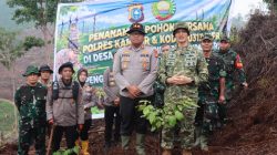 Medan Terjal Bukan Halangan — Polres Kampar & Kodim 0313/KPR Hijaukan Lahan Pasca Kebakaran