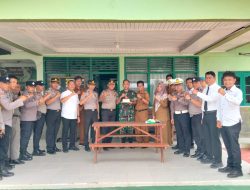 Kapolsek dan Camat Kampar Kiri Beri Kejutan Danramil 05 Kampar Kiri di Hari HUT TNI ke-81