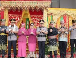 Kental Nuansa Melayu, Kapolda Riau Irjen Pol Arman Achdiat Awali Tugas dengan Tepuk Tepung Tawar