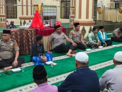 Di Masjid Kita Sama — Polisi Bersama Masyarakat Subuh Keliling di Jl. Letnan Boyak