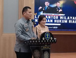 Pisah Sambut Kakanwil Kemenkuham Provinsi Riau”,Bpk.Rudy H.Pakpahan Kepada Bpk. Edison Manik”,.