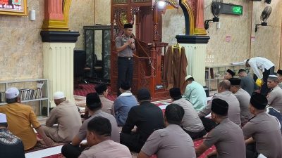 Wujudkan Polisi Bersama Masyarakat, Wakapolres Kampar Sampaikan Edukasi Anti‑Hoaks kepada Jamaah Masjid